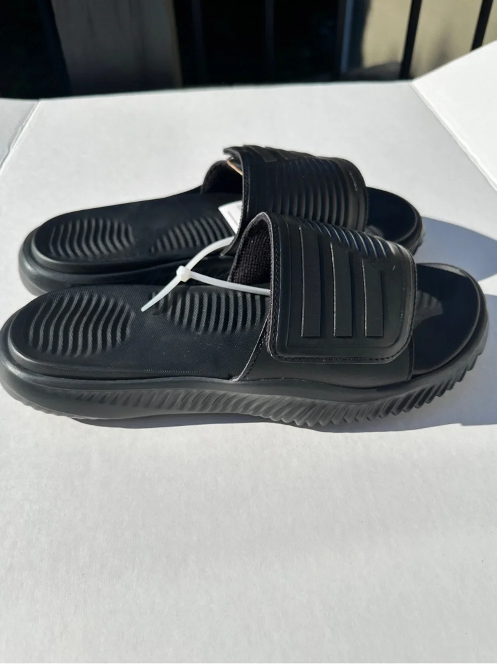 Adidas Alpha Response Unisex Casual Flip Flop Slides Sandal Mens size 9 NEW
